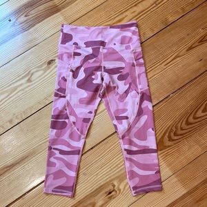 Pink Camo Cropped Leggings
